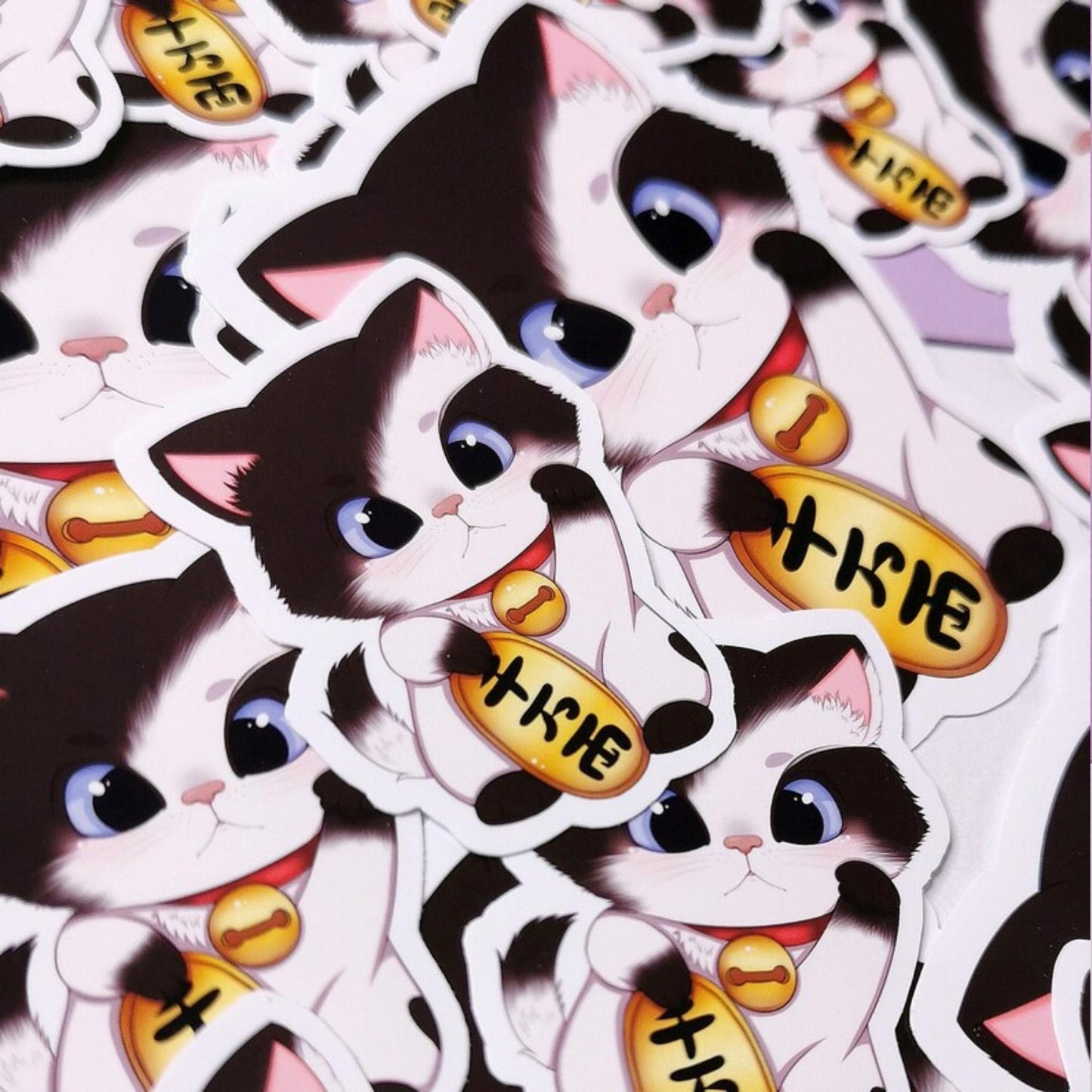 Hidekos Artwork - Maneki Neko Sticker: Glückskatze Version II 5cm (Einzelsticker)